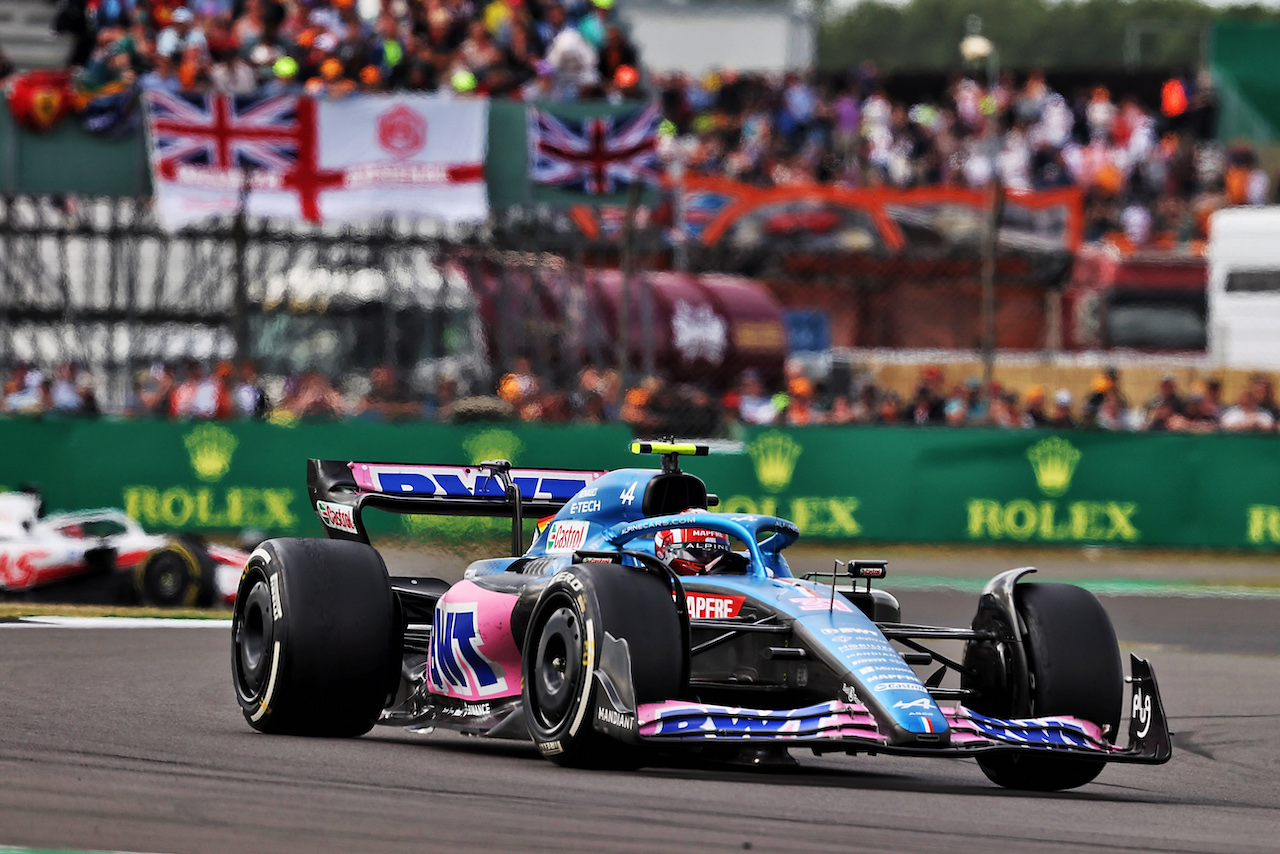 GP GRAN BRETAGNA, Esteban Ocon (FRA) Alpine F1 Team A522.
03.07.2022. Formula 1 World Championship, Rd 10, British Grand Prix, Silverstone, England, Gara Day.
- www.xpbimages.com, EMail: requests@xpbimages.com © Copyright: Moy / XPB Images