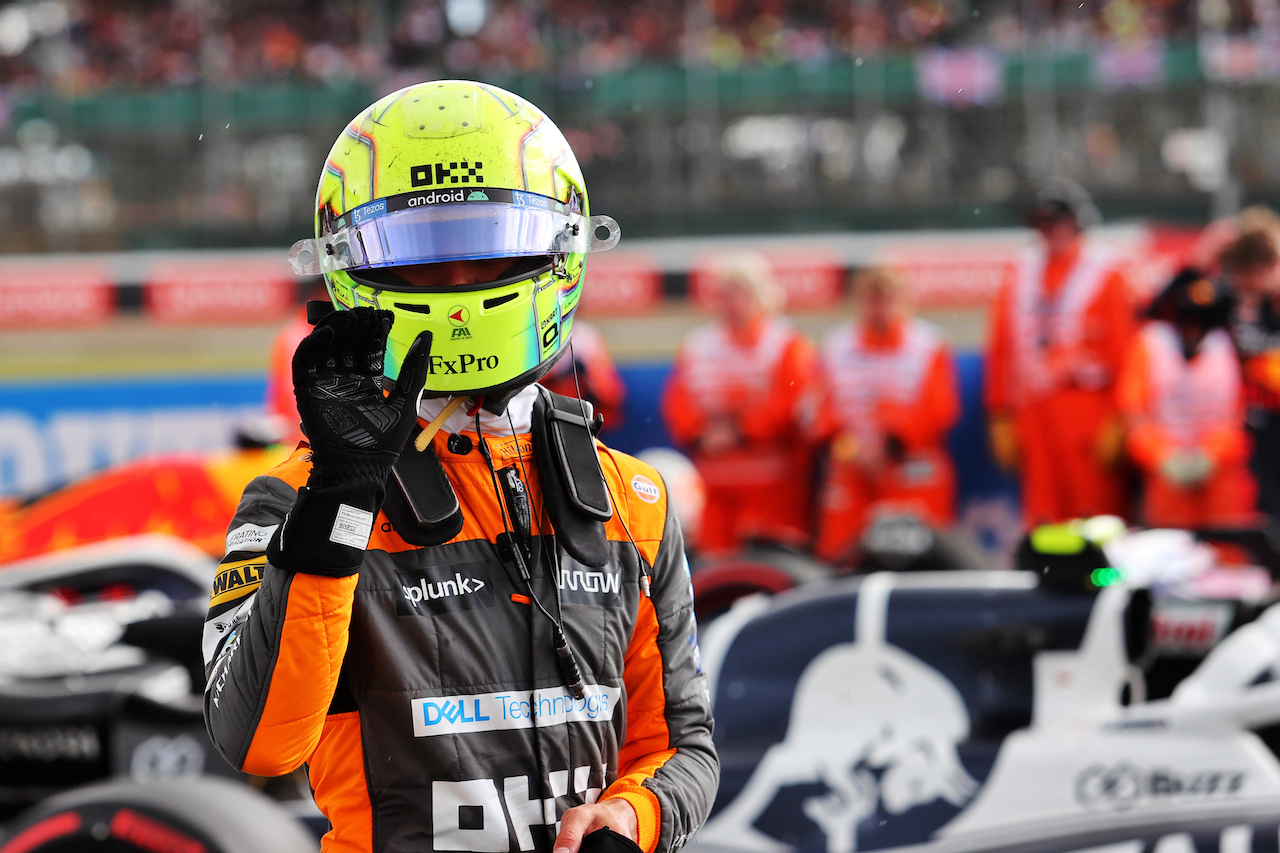 GP GRAN BRETAGNA, Lando Norris (GBR) McLaren in parc ferme.
03.07.2022. Formula 1 World Championship, Rd 10, British Grand Prix, Silverstone, England, Gara Day.
- www.xpbimages.com, EMail: requests@xpbimages.com © Copyright: Davenport / XPB Images