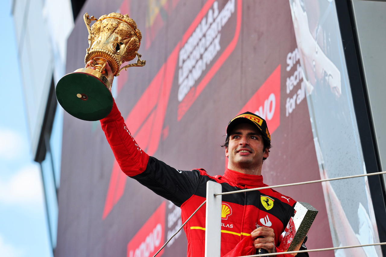 GP GRAN BRETAGNA, Gara winner Carlos Sainz Jr (ESP) Ferrari celebrates on the podium.
03.07.2022. Formula 1 World Championship, Rd 10, British Grand Prix, Silverstone, England, Gara Day.
- www.xpbimages.com, EMail: requests@xpbimages.com © Copyright: Davenport / XPB Images
