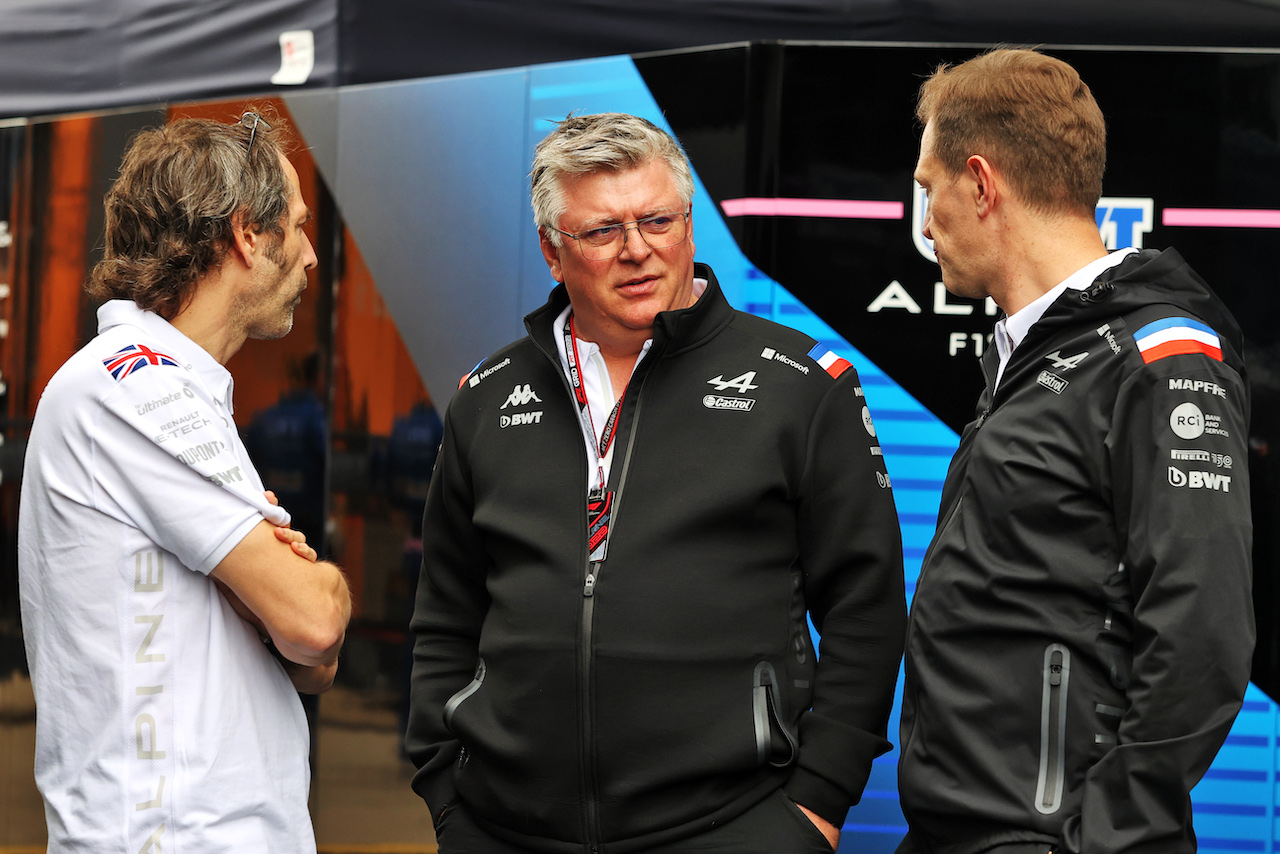 GP GRAN BRETAGNA, (L to R): Ciaron Pilbeam (GBR) Alpine F1 Team Chief Gara Engineer with Otmar Szafnauer (USA) Alpine F1 Team, Team Principal e Laurent Rossi (FRA) Alpine Chief Executive Officer.
03.07.2022. Formula 1 World Championship, Rd 10, British Grand Prix, Silverstone, England, Gara Day.
- www.xpbimages.com, EMail: requests@xpbimages.com © Copyright: Moy / XPB Images