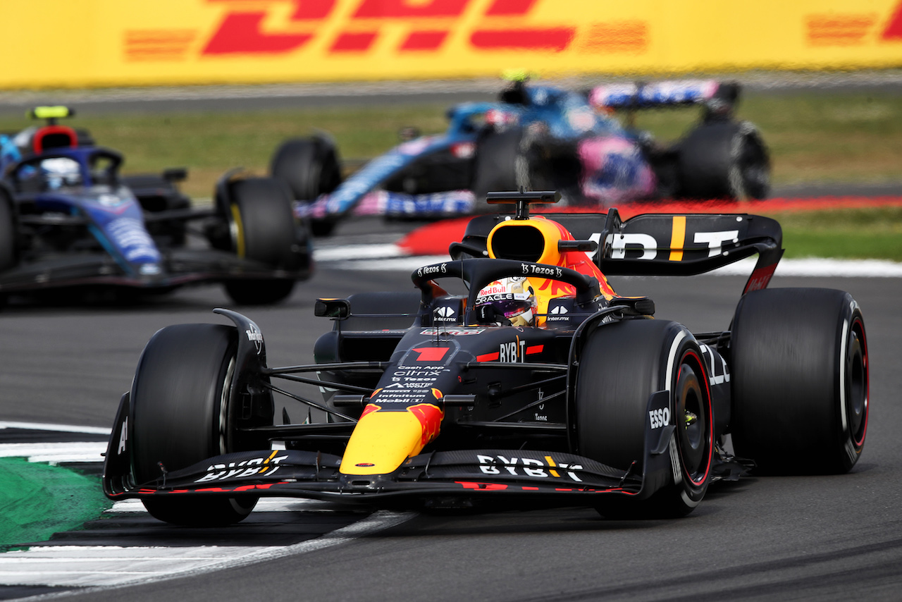 GP GRAN BRETAGNA, Max Verstappen (NLD) Red Bull Racing RB18.
03.07.2022. Formula 1 World Championship, Rd 10, British Grand Prix, Silverstone, England, Gara Day.
 - www.xpbimages.com, EMail: requests@xpbimages.com © Copyright: Coates / XPB Images