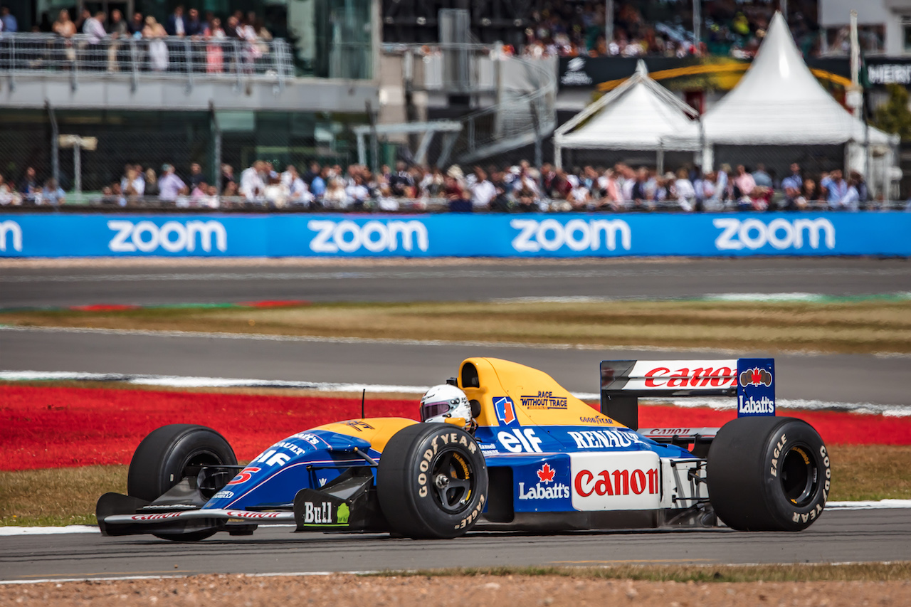 GP GRAN BRETAGNA, Sebastian Vettel (GER) Aston Martin F1 Team runs his Williams FW14B driven in 1992 by Nigel Mansell (GBR).
03.07.2022. Formula 1 World Championship, Rd 10, British Grand Prix, Silverstone, England, Gara Day.
- www.xpbimages.com, EMail: requests@xpbimages.com © Copyright: Bearne / XPB Images