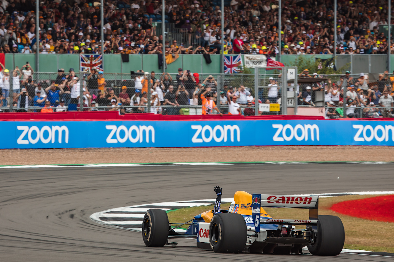 GP GRAN BRETAGNA, Sebastian Vettel (GER) Aston Martin F1 Team runs his Williams FW14B driven in 1992 by Nigel Mansell (GBR).
03.07.2022. Formula 1 World Championship, Rd 10, British Grand Prix, Silverstone, England, Gara Day.
- www.xpbimages.com, EMail: requests@xpbimages.com © Copyright: Bearne / XPB Images