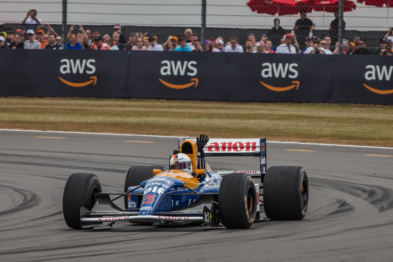 GP GRAN BRETAGNA, Sebastian Vettel (GER) Aston Martin F1 Team runs his Williams FW14B driven in 1992 by Nigel Mansell (GBR).
03.07.2022. Formula 1 World Championship, Rd 10, British Grand Prix, Silverstone, England, Gara Day.
- www.xpbimages.com, EMail: requests@xpbimages.com © Copyright: Bearne / XPB Images