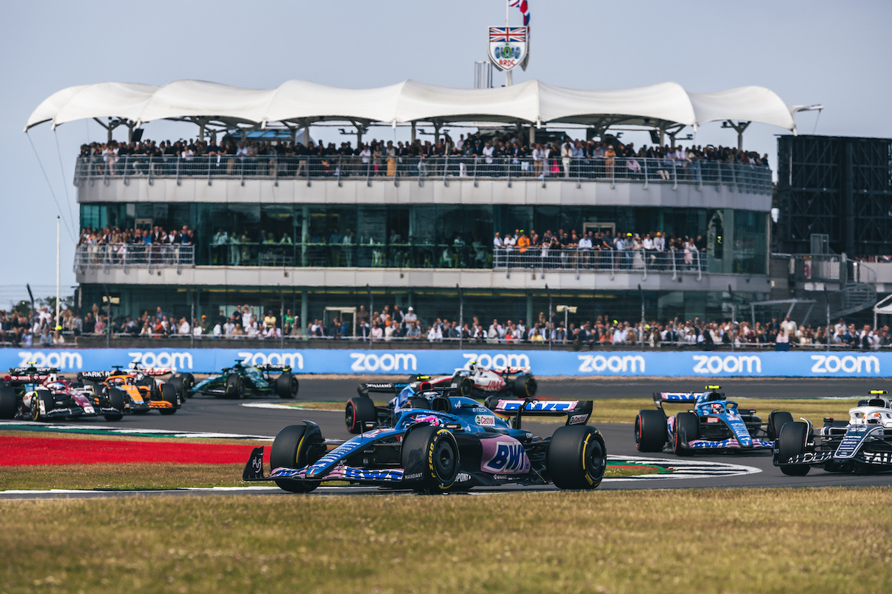 GP GRAN BRETAGNA, Fernando Alonso (ESP) Alpine F1 Team A522.
03.07.2022. Formula 1 World Championship, Rd 10, British Grand Prix, Silverstone, England, Gara Day.
- www.xpbimages.com, EMail: requests@xpbimages.com © Copyright: Bearne / XPB Images