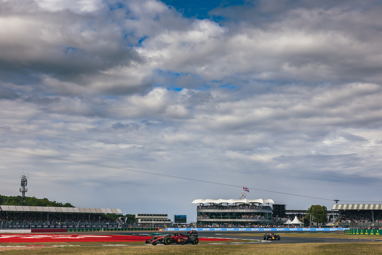 GP GRAN BRETAGNA, Carlos Sainz Jr (ESP) Ferrari F1-75.
03.07.2022. Formula 1 World Championship, Rd 10, British Grand Prix, Silverstone, England, Gara Day.
- www.xpbimages.com, EMail: requests@xpbimages.com © Copyright: Bearne / XPB Images