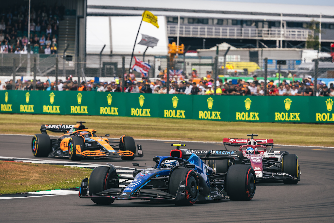 GP GRAN BRETAGNA, Nicholas Latifi (CDN) Williams Racing FW44.
03.07.2022. Formula 1 World Championship, Rd 10, British Grand Prix, Silverstone, England, Gara Day.
- www.xpbimages.com, EMail: requests@xpbimages.com © Copyright: Bearne / XPB Images