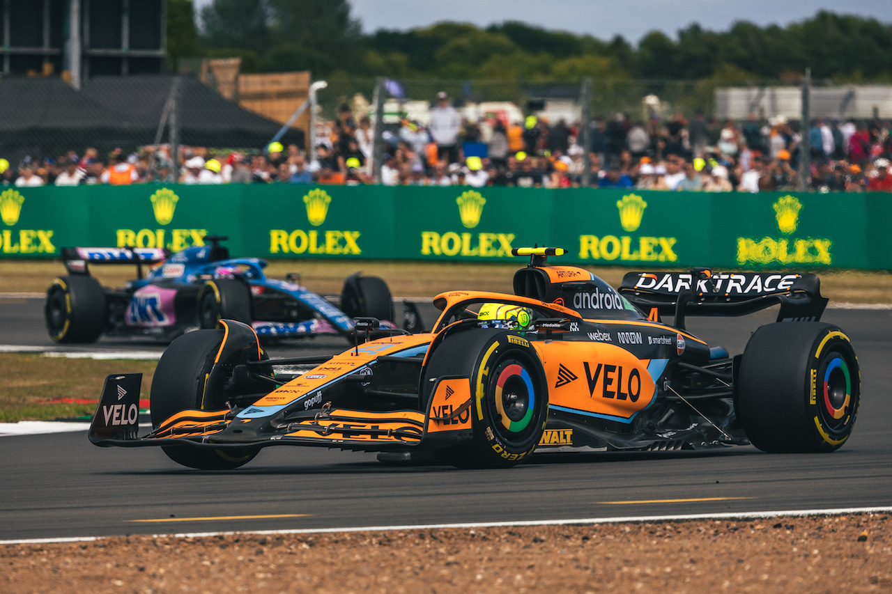 GP GRAN BRETAGNA, Lando Norris (GBR) McLaren MCL36.
03.07.2022. Formula 1 World Championship, Rd 10, British Grand Prix, Silverstone, England, Gara Day.
- www.xpbimages.com, EMail: requests@xpbimages.com © Copyright: Bearne / XPB Images