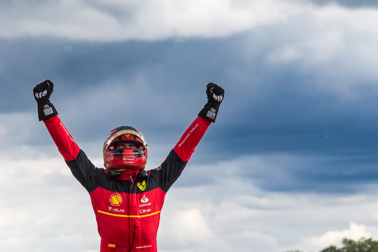 GP GRAN BRETAGNA, Gara winner Carlos Sainz Jr (ESP) Ferrari celebrates in parc ferme.
03.07.2022. Formula 1 World Championship, Rd 10, British Grand Prix, Silverstone, England, Gara Day.
- www.xpbimages.com, EMail: requests@xpbimages.com © Copyright: Rew / XPB Images