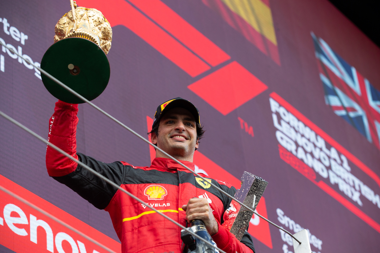 GP GRAN BRETAGNA, Gara winner Carlos Sainz Jr (ESP) Ferrari celebrates on the podium.
03.07.2022. Formula 1 World Championship, Rd 10, British Grand Prix, Silverstone, England, Gara Day.
- www.xpbimages.com, EMail: requests@xpbimages.com © Copyright: Rew / XPB Images
