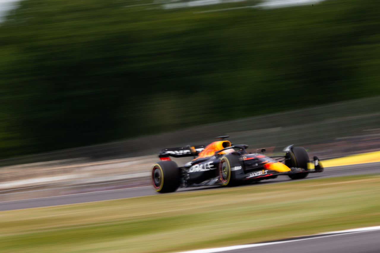 GP GRAN BRETAGNA, Max Verstappen (NLD) Red Bull Racing RB18.
03.07.2022. Formula 1 World Championship, Rd 10, British Grand Prix, Silverstone, England, Gara Day.
- www.xpbimages.com, EMail: requests@xpbimages.com © Copyright: Rew / XPB Images