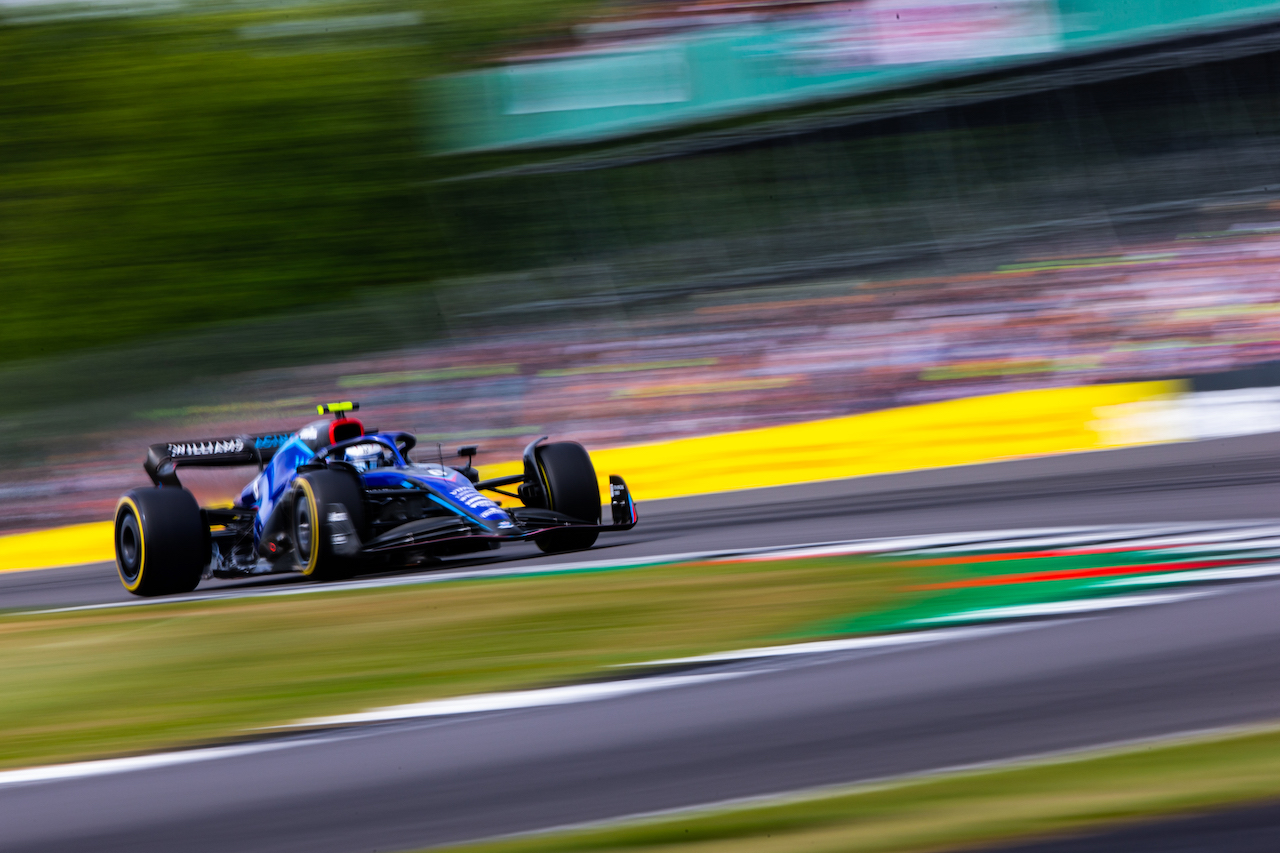 GP GRAN BRETAGNA, Nicholas Latifi (CDN) Williams Racing FW44.
03.07.2022. Formula 1 World Championship, Rd 10, British Grand Prix, Silverstone, England, Gara Day.
- www.xpbimages.com, EMail: requests@xpbimages.com © Copyright: Rew / XPB Images