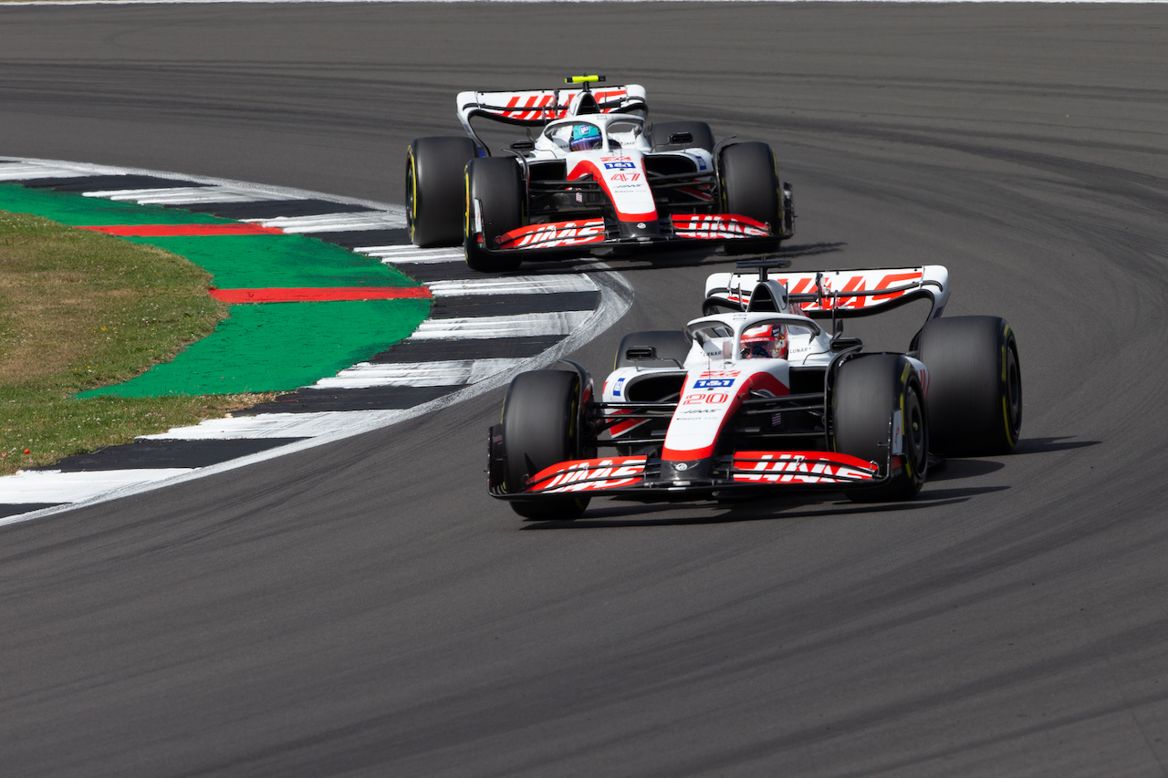 GP GRAN BRETAGNA, Kevin Magnussen (DEN) Haas VF-22.
03.07.2022. Formula 1 World Championship, Rd 10, British Grand Prix, Silverstone, England, Gara Day.
- www.xpbimages.com, EMail: requests@xpbimages.com © Copyright: Rew / XPB Images