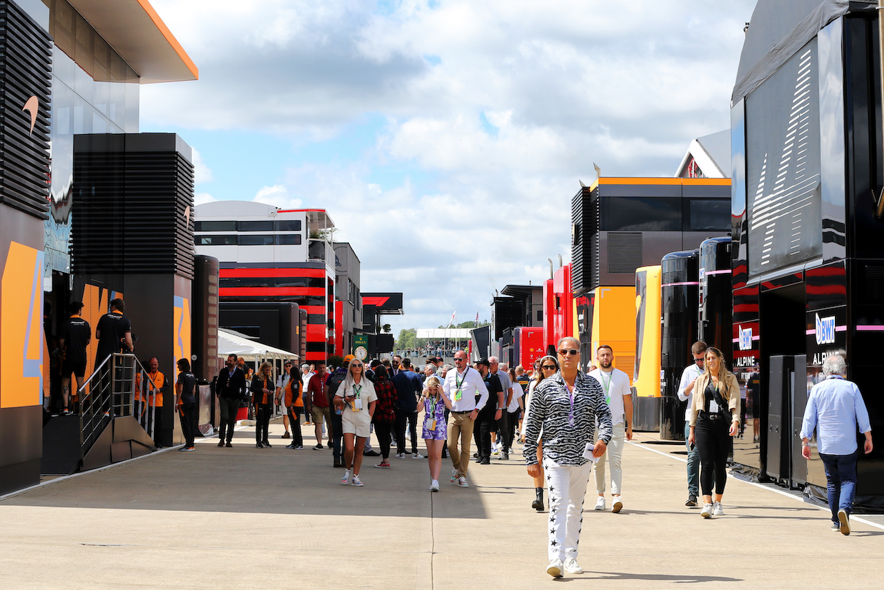 GP GRAN BRETAGNA, Kai Ebel (GER) RTL TV Presenter in the paddock.
03.07.2022. Formula 1 World Championship, Rd 10, British Grand Prix, Silverstone, England, Gara Day.
- www.xpbimages.com, EMail: requests@xpbimages.com © Copyright: Rew / XPB Images