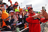 GP GRAN BRETAGNA, Carlos Sainz Jr (ESP) Ferrari with fans.
03.07.2022. Formula 1 World Championship, Rd 10, British Grand Prix, Silverstone, England, Gara Day.
- www.xpbimages.com, EMail: requests@xpbimages.com © Copyright: Moy / XPB Images