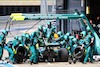 GP GRAN BRETAGNA, Lance Stroll (CDN) Aston Martin F1 Team AMR22 makes a pit stop.
03.07.2022. Formula 1 World Championship, Rd 10, British Grand Prix, Silverstone, England, Gara Day.
- www.xpbimages.com, EMail: requests@xpbimages.com © Copyright: Batchelor / XPB Images