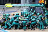 GP GRAN BRETAGNA, Lance Stroll (CDN) Aston Martin F1 Team AMR22 makes a pit stop.
03.07.2022. Formula 1 World Championship, Rd 10, British Grand Prix, Silverstone, England, Gara Day.
- www.xpbimages.com, EMail: requests@xpbimages.com © Copyright: Batchelor / XPB Images