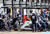 GP GRAN BRETAGNA, Yuki Tsunoda (JPN) AlphaTauri AT03 makes a pit stop.
03.07.2022. Formula 1 World Championship, Rd 10, British Grand Prix, Silverstone, England, Gara Day.
- www.xpbimages.com, EMail: requests@xpbimages.com © Copyright: Batchelor / XPB Images