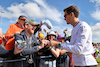 GP GRAN BRETAGNA, George Russell (GBR) Mercedes AMG F1 with fans.
03.07.2022. Formula 1 World Championship, Rd 10, British Grand Prix, Silverstone, England, Gara Day.
- www.xpbimages.com, EMail: requests@xpbimages.com © Copyright: Moy / XPB Images