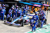 GP GRAN BRETAGNA, Fernando Alonso (ESP) Alpine F1 Team A522 makes a pit stop.
03.07.2022. Formula 1 World Championship, Rd 10, British Grand Prix, Silverstone, England, Gara Day.
- www.xpbimages.com, EMail: requests@xpbimages.com © Copyright: Batchelor / XPB Images