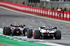 GP GRAN BRETAGNA, Max Verstappen (NLD) Red Bull Racing RB18 davanti a Mick Schumacher (GER) Haas VF-22.
03.07.2022. Formula 1 World Championship, Rd 10, British Grand Prix, Silverstone, England, Gara Day.
 - www.xpbimages.com, EMail: requests@xpbimages.com © Copyright: Coates / XPB Images