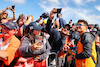 GP GRAN BRETAGNA, Lando Norris (GBR) McLaren with fans.
03.07.2022. Formula 1 World Championship, Rd 10, British Grand Prix, Silverstone, England, Gara Day.
- www.xpbimages.com, EMail: requests@xpbimages.com © Copyright: Moy / XPB Images