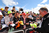 GP GRAN BRETAGNA, Otmar Szafnauer (USA) Alpine F1 Team, Team Principal with fans.
03.07.2022. Formula 1 World Championship, Rd 10, British Grand Prix, Silverstone, England, Gara Day.
- www.xpbimages.com, EMail: requests@xpbimages.com © Copyright: Moy / XPB Images