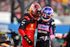 GP GRAN BRETAGNA, (L to R): Gara winner Carlos Sainz Jr (ESP) Ferrari (Right) celebrates in parc ferme with Fernando Alonso (ESP) Alpine F1 Team.
03.07.2022. Formula 1 World Championship, Rd 10, British Grand Prix, Silverstone, England, Gara Day.
- www.xpbimages.com, EMail: requests@xpbimages.com © Copyright: Moy / XPB Images