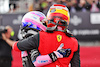 GP GRAN BRETAGNA, (L to R): Fernando Alonso (ESP) Alpine F1 Team celebrates with vincitore Carlos Sainz Jr (ESP) Ferrari in parc ferme.
03.07.2022. Formula 1 World Championship, Rd 10, British Grand Prix, Silverstone, England, Gara Day.
- www.xpbimages.com, EMail: requests@xpbimages.com © Copyright: Davenport / XPB Images