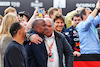 GP GRAN BRETAGNA, (L to R): Anthony Hamilton (GBR) with Antonio Perez (MEX) e Tom Cruise (USA) Actor in parc ferme.
03.07.2022. Formula 1 World Championship, Rd 10, British Grand Prix, Silverstone, England, Gara Day.
- www.xpbimages.com, EMail: requests@xpbimages.com © Copyright: Davenport / XPB Images