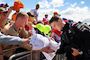 GP GRAN BRETAGNA, Oscar Piastri (AUS) Alpine F1 Team Reserve Driver with fans.
03.07.2022. Formula 1 World Championship, Rd 10, British Grand Prix, Silverstone, England, Gara Day.
- www.xpbimages.com, EMail: requests@xpbimages.com © Copyright: Moy / XPB Images