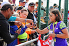 GP GRAN BRETAGNA, Jamie Chadwick (GBR) Jenner Racing with fans.
03.07.2022. Formula 1 World Championship, Rd 10, British Grand Prix, Silverstone, England, Gara Day.
- www.xpbimages.com, EMail: requests@xpbimages.com © Copyright: Moy / XPB Images