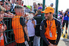 GP GRAN BRETAGNA, Daniel Ricciardo (AUS) McLaren with fans.
03.07.2022. Formula 1 World Championship, Rd 10, British Grand Prix, Silverstone, England, Gara Day.
- www.xpbimages.com, EMail: requests@xpbimages.com © Copyright: Rew / XPB Images