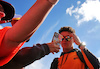 GP GRAN BRETAGNA, Lando Norris (GBR) McLaren with fans.
03.07.2022. Formula 1 World Championship, Rd 10, British Grand Prix, Silverstone, England, Gara Day.
- www.xpbimages.com, EMail: requests@xpbimages.com © Copyright: Rew / XPB Images