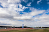 GP GRAN BRETAGNA, Lewis Hamilton (GBR) Mercedes AMG F1 W13 davanti a Lando Norris (GBR) McLaren MCL36.
03.07.2022. Formula 1 World Championship, Rd 10, British Grand Prix, Silverstone, England, Gara Day.
- www.xpbimages.com, EMail: requests@xpbimages.com © Copyright: Bearne / XPB Images