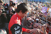 GP GRAN BRETAGNA, Gara winner Carlos Sainz Jr (ESP) Ferrari with fans.
03.07.2022. Formula 1 World Championship, Rd 10, British Grand Prix, Silverstone, England, Gara Day.
- www.xpbimages.com, EMail: requests@xpbimages.com © Copyright: Rew / XPB Images