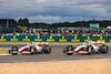 GP GRAN BRETAGNA, (L to R): Kevin Magnussen (DEN) Haas VF-22 e Mick Schumacher (GER) Haas VF-22 battle for position.
03.07.2022. Formula 1 World Championship, Rd 10, British Grand Prix, Silverstone, England, Gara Day.
- www.xpbimages.com, EMail: requests@xpbimages.com © Copyright: Bearne / XPB Images