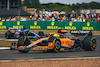 GP GRAN BRETAGNA, Lando Norris (GBR) McLaren MCL36.
03.07.2022. Formula 1 World Championship, Rd 10, British Grand Prix, Silverstone, England, Gara Day.
- www.xpbimages.com, EMail: requests@xpbimages.com © Copyright: Bearne / XPB Images
