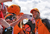 GP GRAN BRETAGNA, Daniel Ricciardo (AUS) McLaren with fans.
03.07.2022. Formula 1 World Championship, Rd 10, British Grand Prix, Silverstone, England, Gara Day.
- www.xpbimages.com, EMail: requests@xpbimages.com © Copyright: Rew / XPB Images