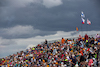 GP GRAN BRETAGNA, Circuit Atmosfera - fans in the grandstand.
03.07.2022. Formula 1 World Championship, Rd 10, British Grand Prix, Silverstone, England, Gara Day.
- www.xpbimages.com, EMail: requests@xpbimages.com © Copyright: Rew / XPB Images