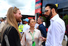 GP GRAN BRETAGNA, (L to R): Sam Ryder (GBR) Singer with his partner Lois Gaskin-Barber (GBR), e Rylan Clark (GBR) TV Presenter.
03.07.2022. Formula 1 World Championship, Rd 10, British Grand Prix, Silverstone, England, Gara Day.
- www.xpbimages.com, EMail: requests@xpbimages.com © Copyright: Batchelor / XPB Images