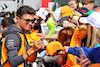 GP GRAN BRETAGNA, Lando Norris (GBR) McLaren with fans.
03.07.2022. Formula 1 World Championship, Rd 10, British Grand Prix, Silverstone, England, Gara Day.
- www.xpbimages.com, EMail: requests@xpbimages.com © Copyright: Moy / XPB Images
