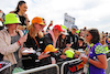 GP GRAN BRETAGNA, Jamie Chadwick (GBR) Jenner Racing with fans.
03.07.2022. Formula 1 World Championship, Rd 10, British Grand Prix, Silverstone, England, Gara Day.
- www.xpbimages.com, EMail: requests@xpbimages.com © Copyright: Moy / XPB Images
