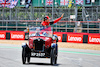 GP GRAN BRETAGNA, Carlos Sainz Jr (ESP) Ferrari on the drivers parade.
03.07.2022. Formula 1 World Championship, Rd 10, British Grand Prix, Silverstone, England, Gara Day.
- www.xpbimages.com, EMail: requests@xpbimages.com © Copyright: Batchelor / XPB Images