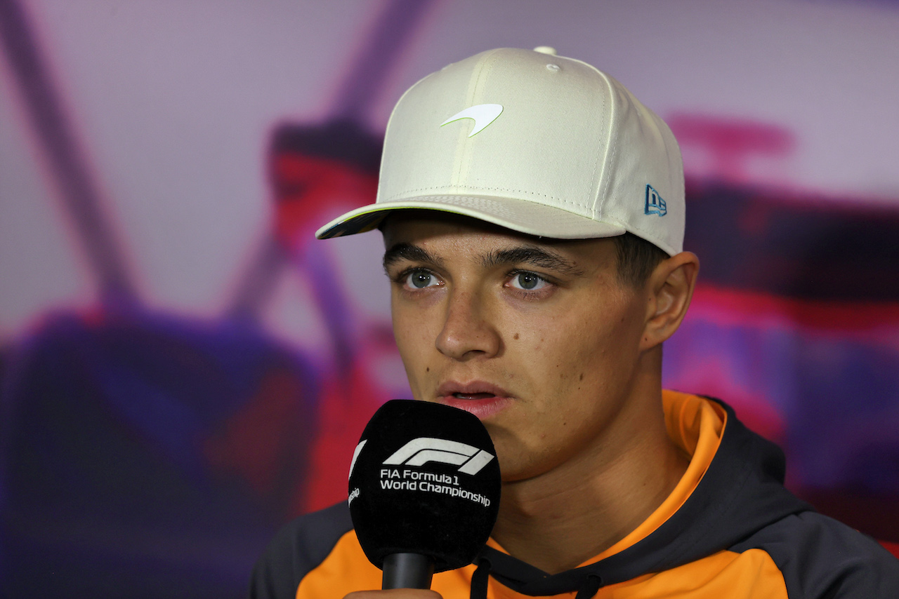 GP GRAN BRETAGNA, Lando Norris (GBR) McLaren in the FIA Press Conference.
30.06.2022. Formula 1 World Championship, Rd 10, British Grand Prix, Silverstone, England, Preparation Day.
- www.xpbimages.com, EMail: requests@xpbimages.com © Copyright: Moy / XPB Images