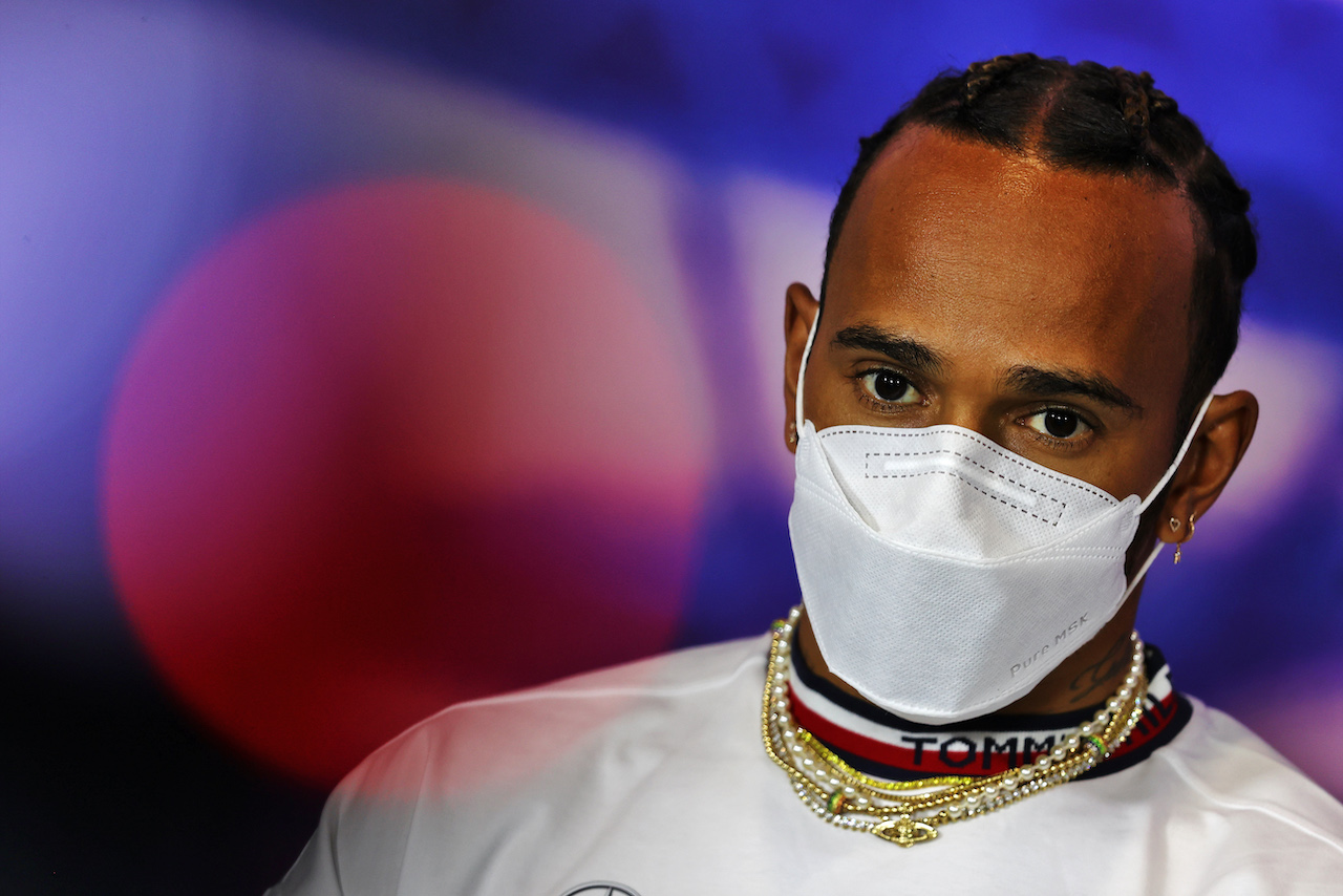 GP GRAN BRETAGNA, Lewis Hamilton (GBR) Mercedes AMG F1  in the FIA Press Conference.
30.06.2022. Formula 1 World Championship, Rd 10, British Grand Prix, Silverstone, England, Preparation Day.
- www.xpbimages.com, EMail: requests@xpbimages.com © Copyright: Moy / XPB Images