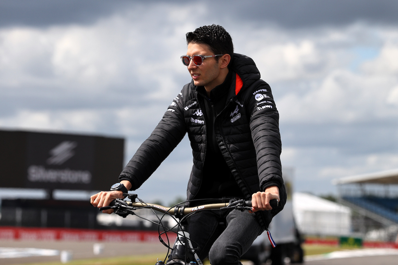 GP GRAN BRETAGNA, Esteban Ocon (FRA) Alpine F1 Team rides the circuit.
30.06.2022. Formula 1 World Championship, Rd 10, British Grand Prix, Silverstone, England, Preparation Day.
- www.xpbimages.com, EMail: requests@xpbimages.com © Copyright: Moy / XPB Images