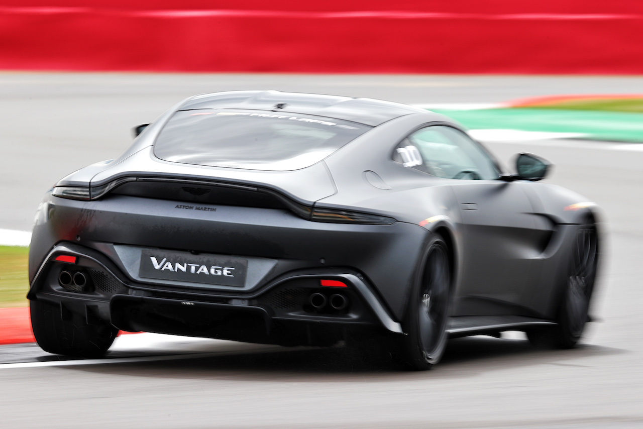GP GRAN BRETAGNA, Aston Martin Vantage - Pirelli Hot Laps.
30.06.2022. Formula 1 World Championship, Rd 10, British Grand Prix, Silverstone, England, Preparation Day.
- www.xpbimages.com, EMail: requests@xpbimages.com © Copyright: Moy / XPB Images