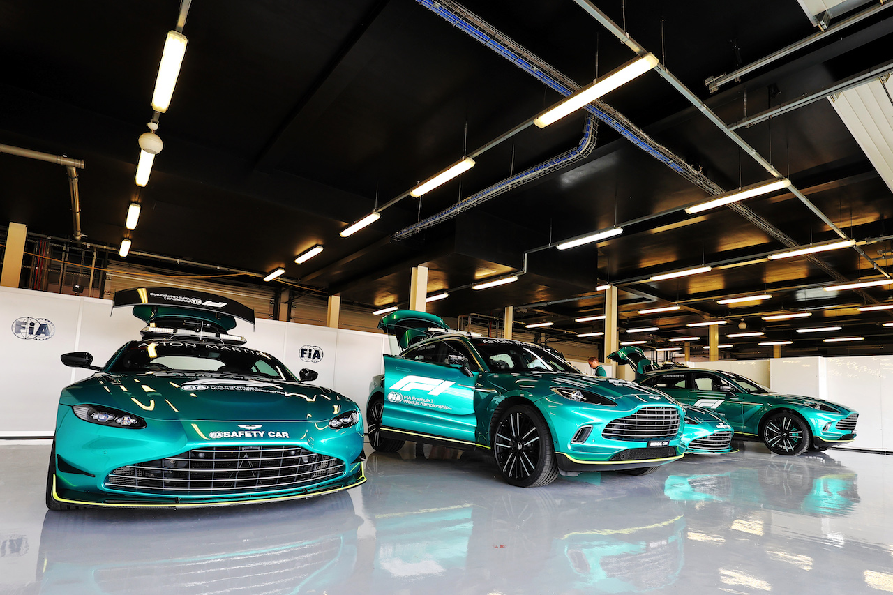 GP GRAN BRETAGNA, Aston Martin FIA Safety Car e Aston Martin FIA Medical Car.
30.06.2022. Formula 1 World Championship, Rd 10, British Grand Prix, Silverstone, England, Preparation Day.
- www.xpbimages.com, EMail: requests@xpbimages.com © Copyright: Moy / XPB Images