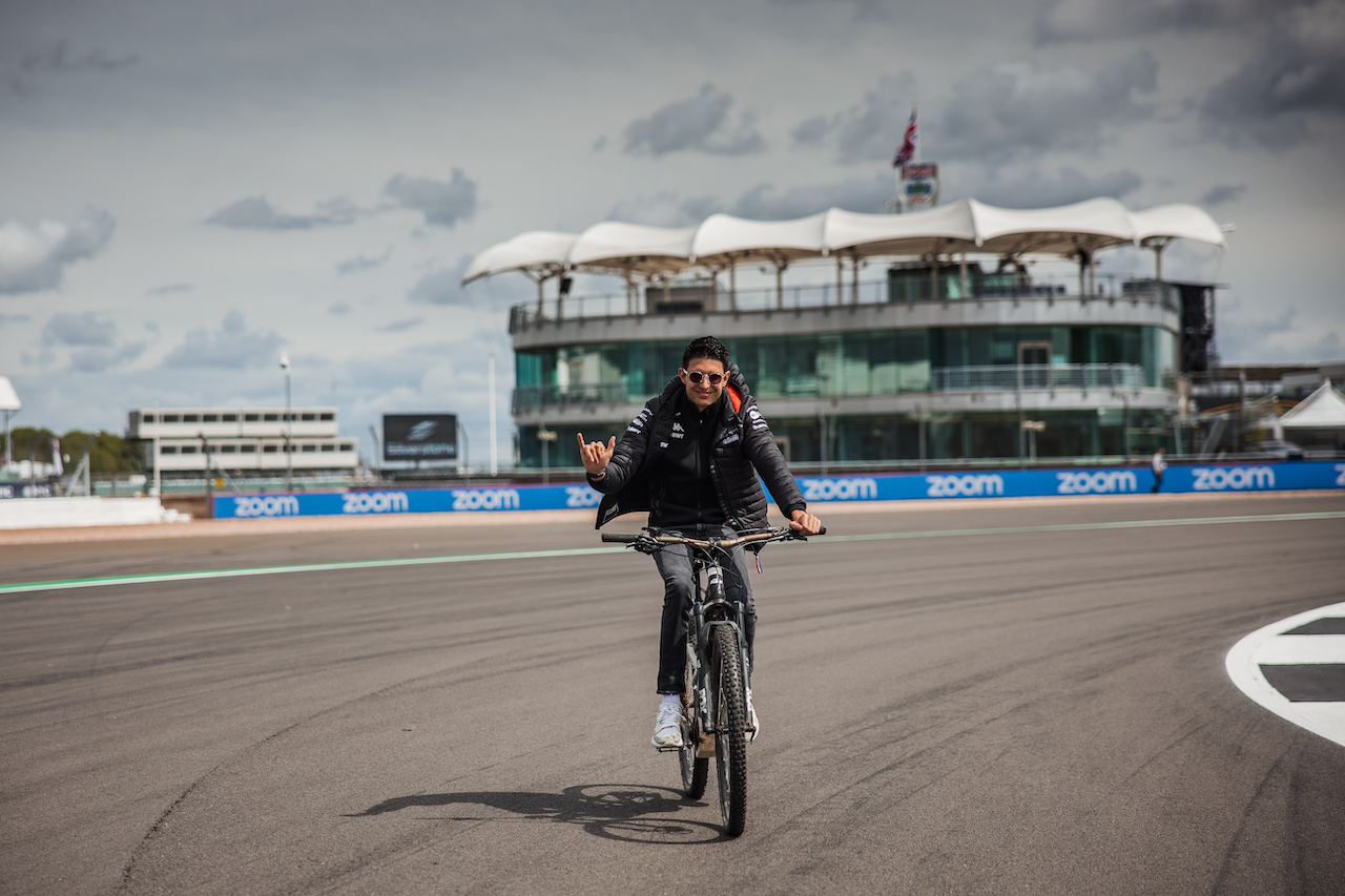 GP GRAN BRETAGNA, Esteban Ocon (FRA) Alpine F1 Team rides the circuit.
30.06.2022. Formula 1 World Championship, Rd 10, British Grand Prix, Silverstone, England, Preparation Day.
- www.xpbimages.com, EMail: requests@xpbimages.com © Copyright: Bearne / XPB Images